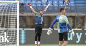 Cillessen, en un calentamiento con Las Palmas previo a un encuentro de LaLiga EA Sports