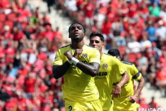 Logan Costa celebra un gol con el Villarreal en LaLiga EA Sports